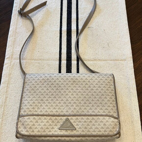 Vintage 1984 Liz Claiborne Envelope Crossbody Triangle Beige Purse - Picture 1 of 11